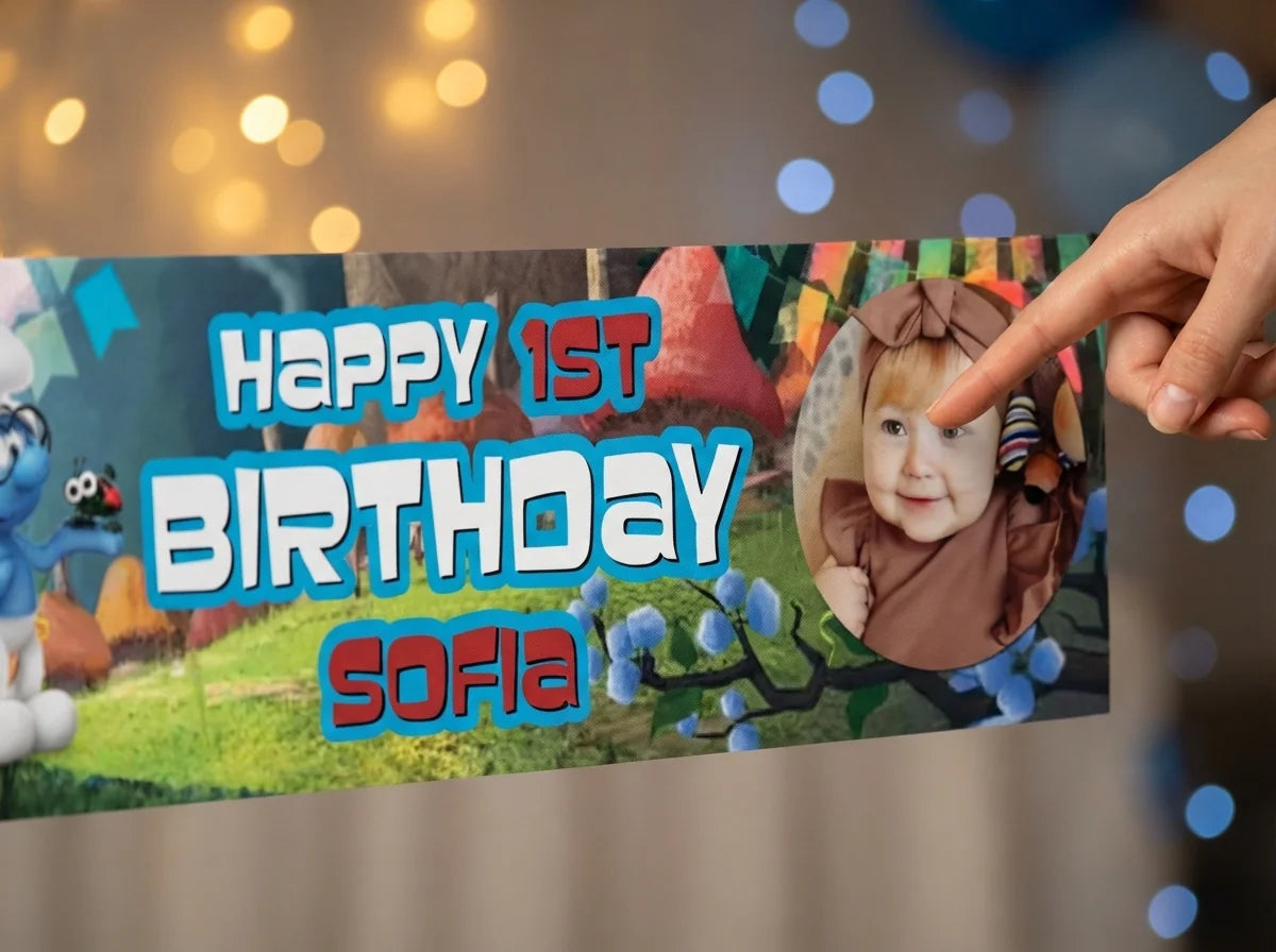 Close-up of the personalised name and photo printed on the The Smurfs Birthday Banner